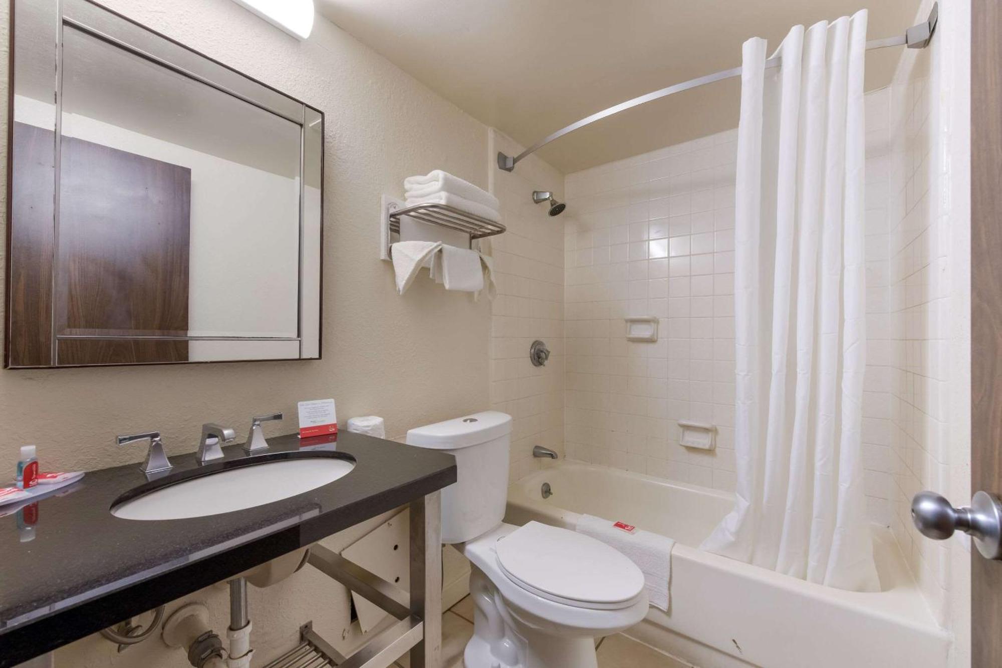 Econo Hotel